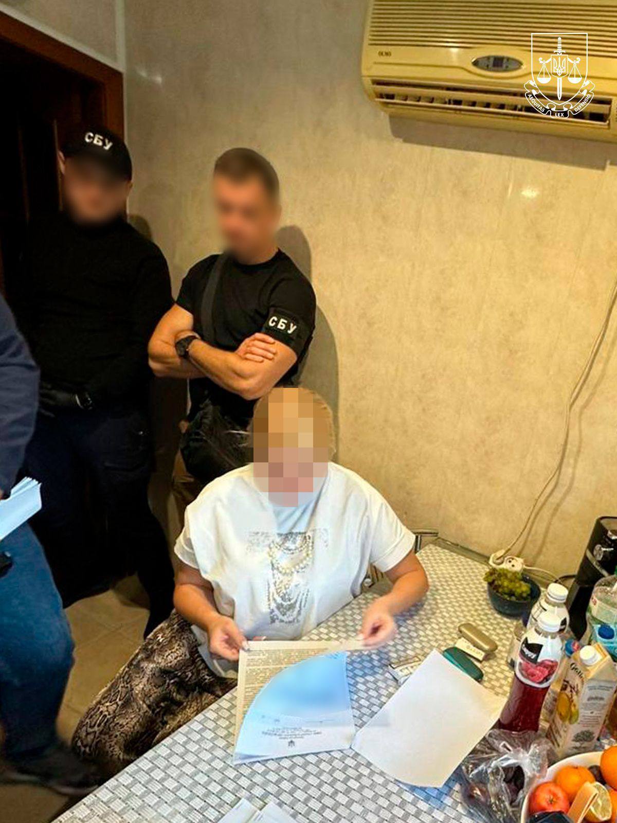 $14 тыс. за фиктивную инвалидность: в Запорожье разоблачили адвоката, которая организовывала незаконный выезд мужчин за границу. Фото