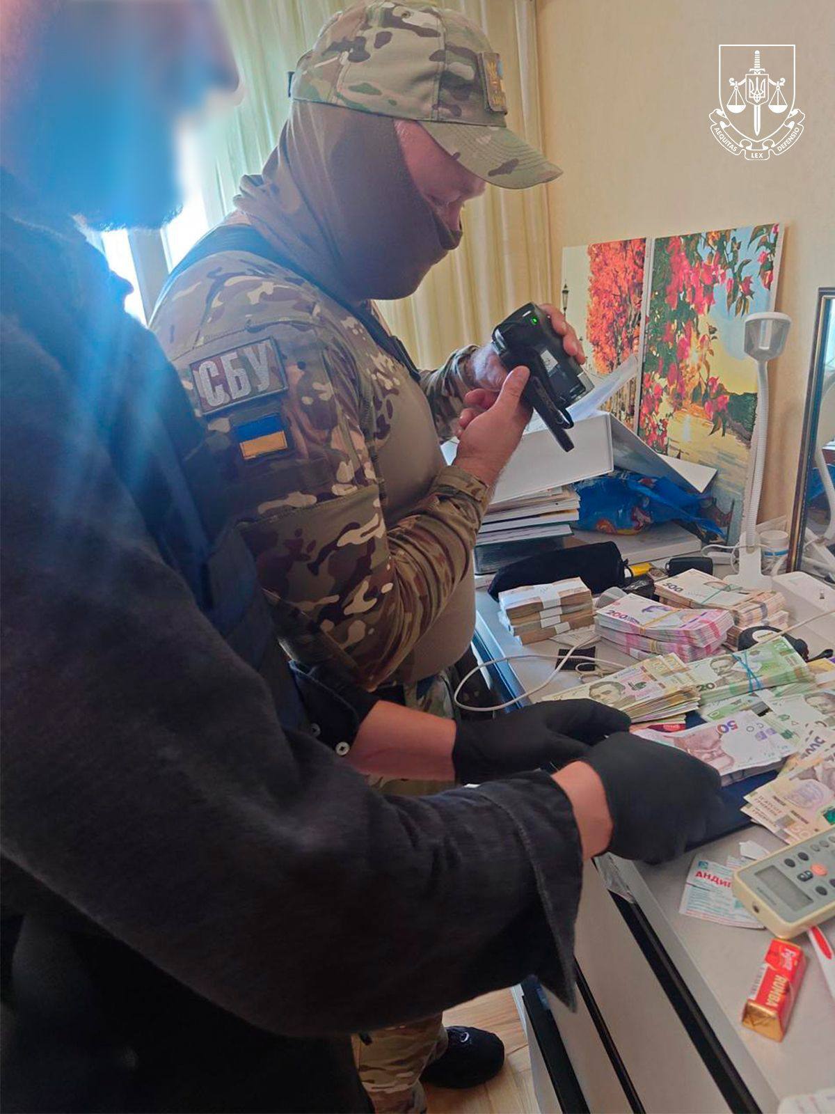 $14 тыс. за фиктивную инвалидность: в Запорожье разоблачили адвоката, которая организовывала незаконный выезд мужчин за границу. Фото