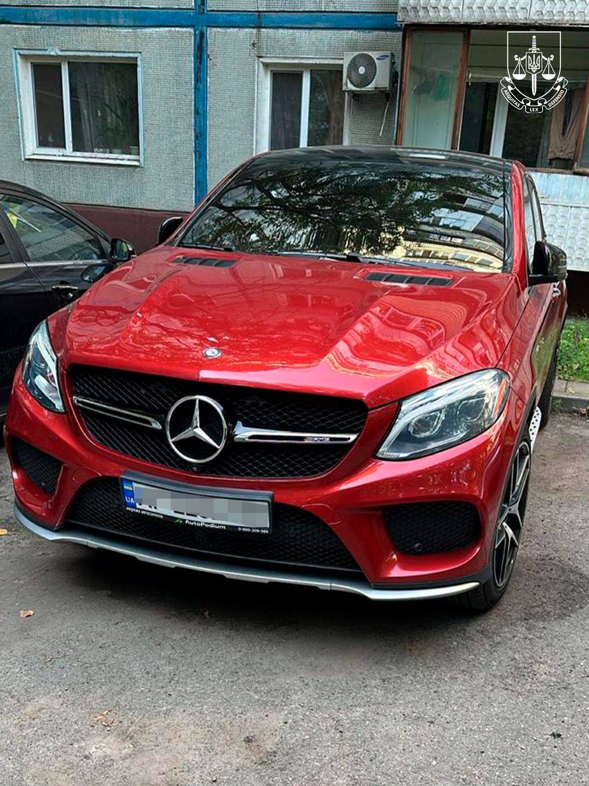 $14 тыс. за фиктивную инвалидность: в Запорожье разоблачили адвоката, которая организовывала незаконный выезд мужчин за границу. Фото