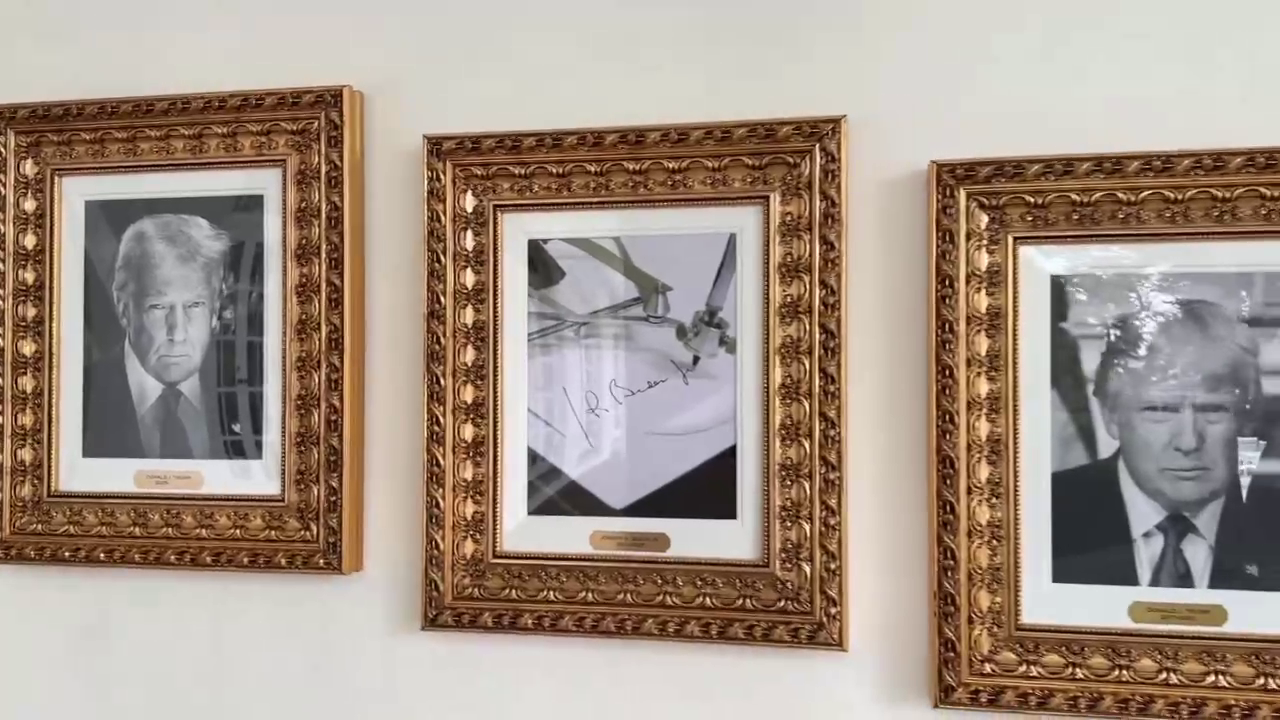 Трамп прибрав фото Байдена з "президентської Алеї слави" в Білому домі: повісив пристрій для автопідпису документів. Відео