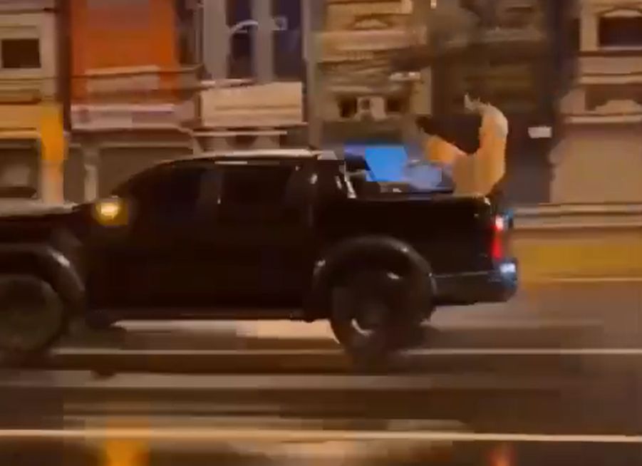 Снимал унизительные видео с проститутками: в Таиланде задержали российского блогера, который занимался любовью в кузове пикапа на ходу