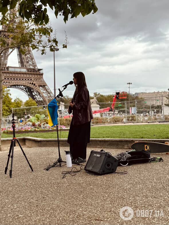 "У мене немає дому". Як 22-річна співачка з України на вулицях Європи розчулює іноземців до сліз