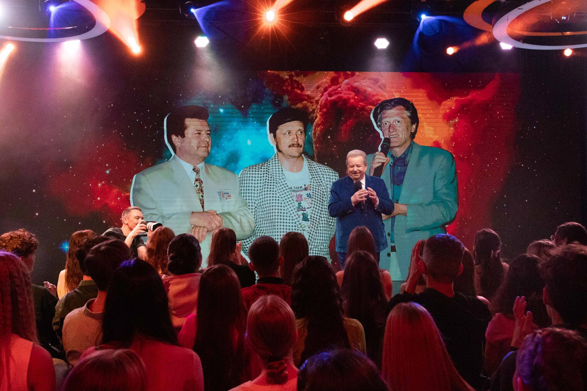 "Это был тернистый путь": в Киеве отметили 30-летие проекта "Поющий ректор" и обсудили феномен Поплавского