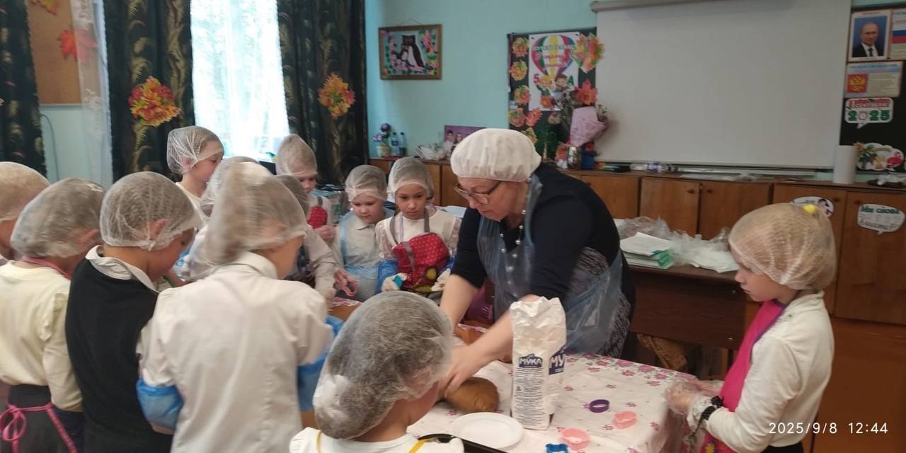 Вместо английского языка уроки по стрельбе и чистка картошки для военных: как в России из детей делают солдат Путина