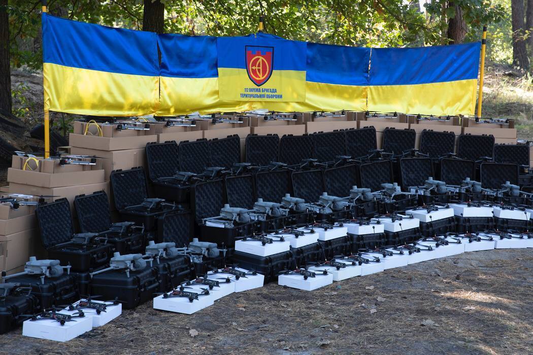 Кличко передав бійцям&nbsp;на фронт від Києва нову партію дронів та автівок