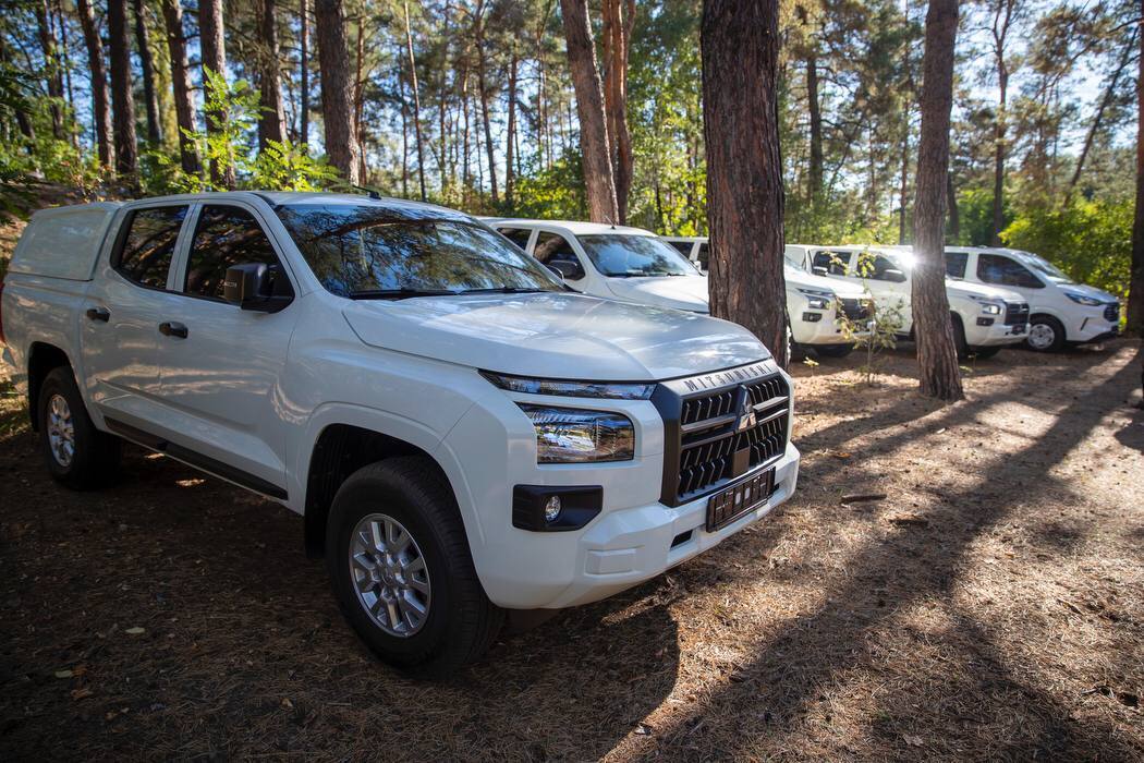 Кличко передав бійцям&nbsp;на фронт від Києва нову партію дронів та автівок