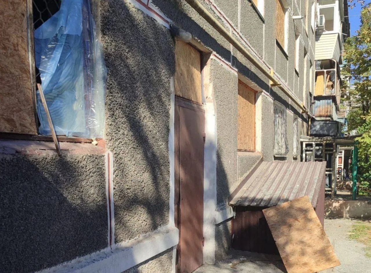 Окупанти атакували Дніпропетровщину: п'ятеро постраждалих, пошкоджені будинки і авто. Фото