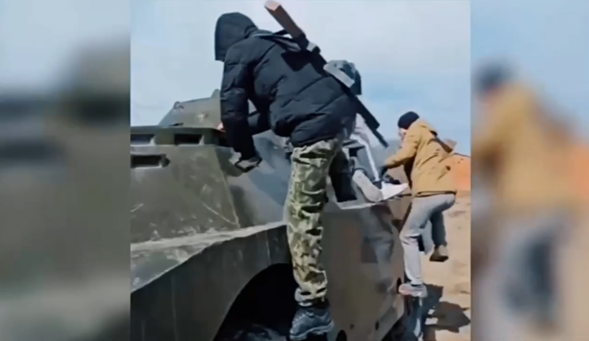 Вместо английского языка уроки по стрельбе и чистка картошки для военных: как в России из детей делают солдат Путина