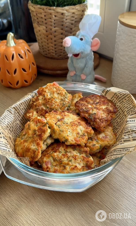 Сочные рубленые котлеты из куриного филе: добавьте помидоры и много сыра