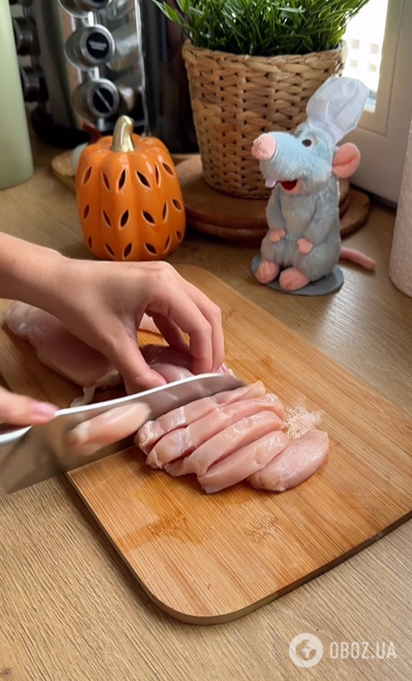 Сочные рубленые котлеты из куриного филе: добавьте помидоры и много сыра