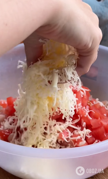 Сочные рубленые котлеты из куриного филе: добавьте помидоры и много сыра