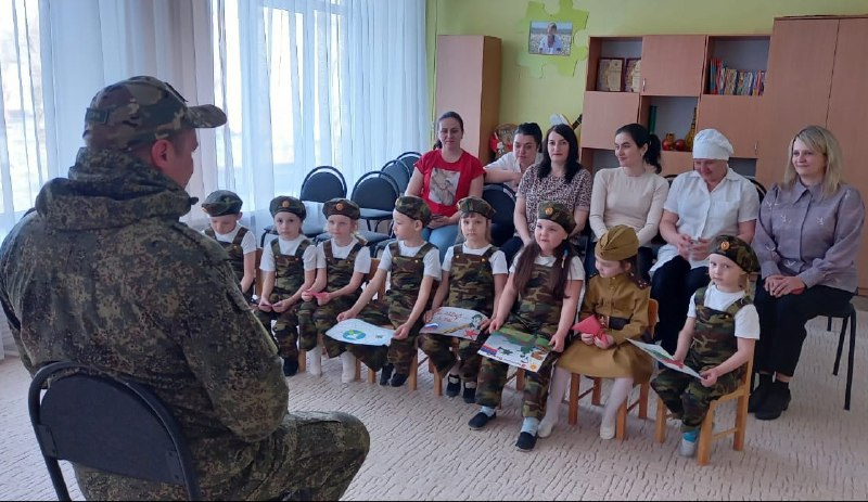 Вместо английского языка уроки по стрельбе и чистка картошки для военных: как в России из детей делают солдат Путина