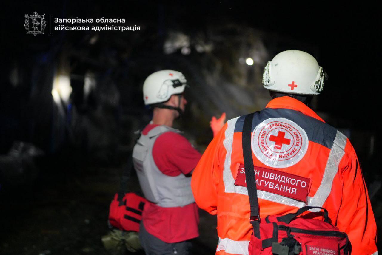 Россия ударила по магазину в Запорожье: люди были без света половину суток. Фото и видео