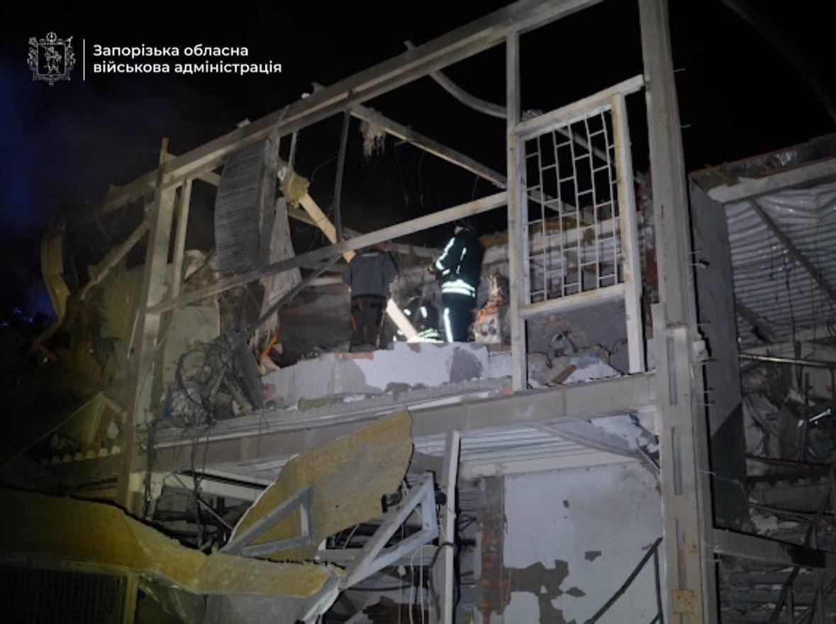 Россия ударила по магазину в Запорожье: люди были без света половину суток. Фото и видео