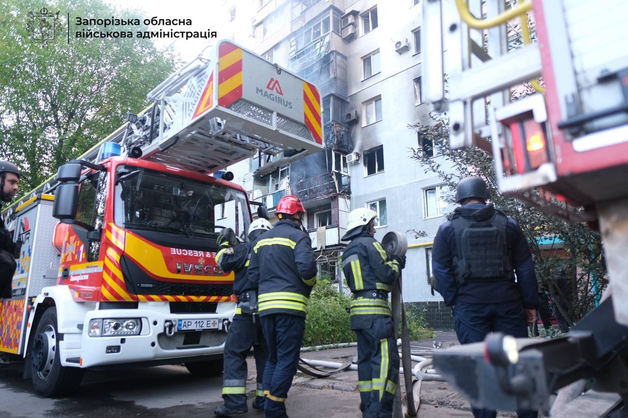 Армия России атаковала Запорожье: горела многоэтажка, есть много пострадавших, среди них – дети. Видео
