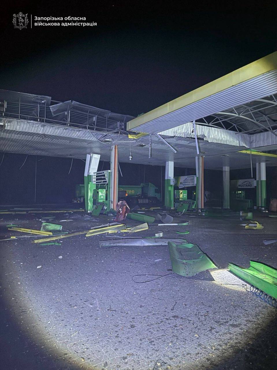 РФ атаковала частный сектор Запорожья: разрушен дом, есть пострадавшие. Фото и видео