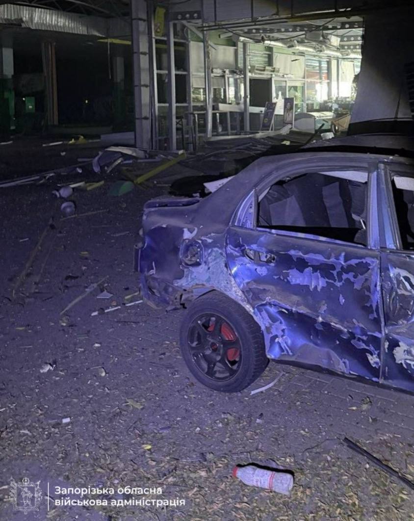 РФ атаковала частный сектор Запорожья: разрушен дом, есть пострадавшие. Фото и видео