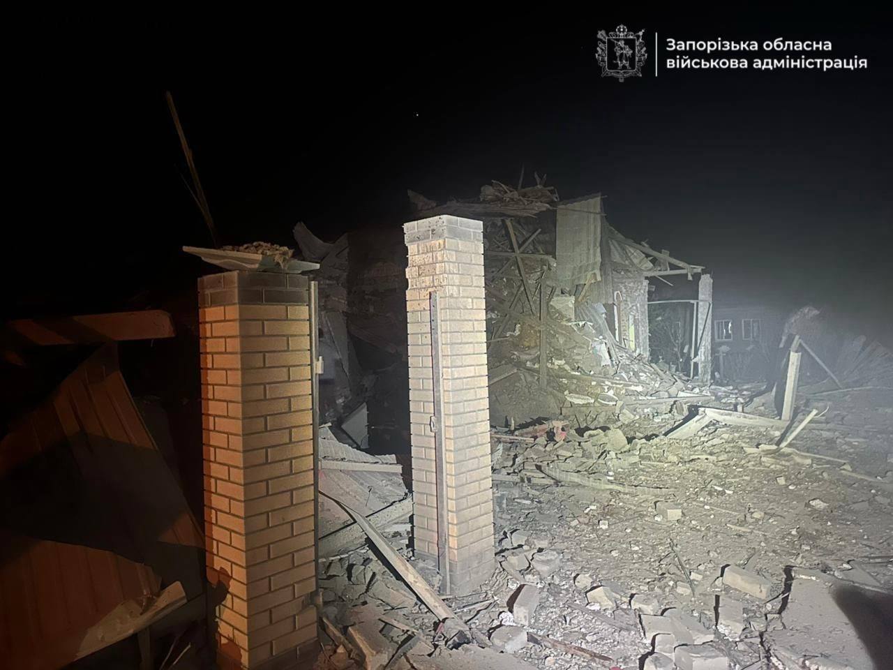 РФ атаковала частный сектор Запорожья: разрушен дом, есть пострадавшие. Фото и видео