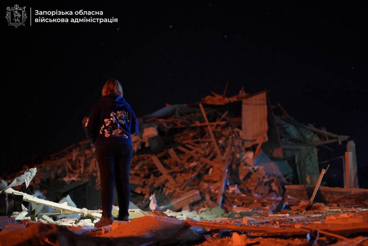 РФ атаковала частный сектор Запорожья: разрушен дом, есть пострадавшие. Фото и видео