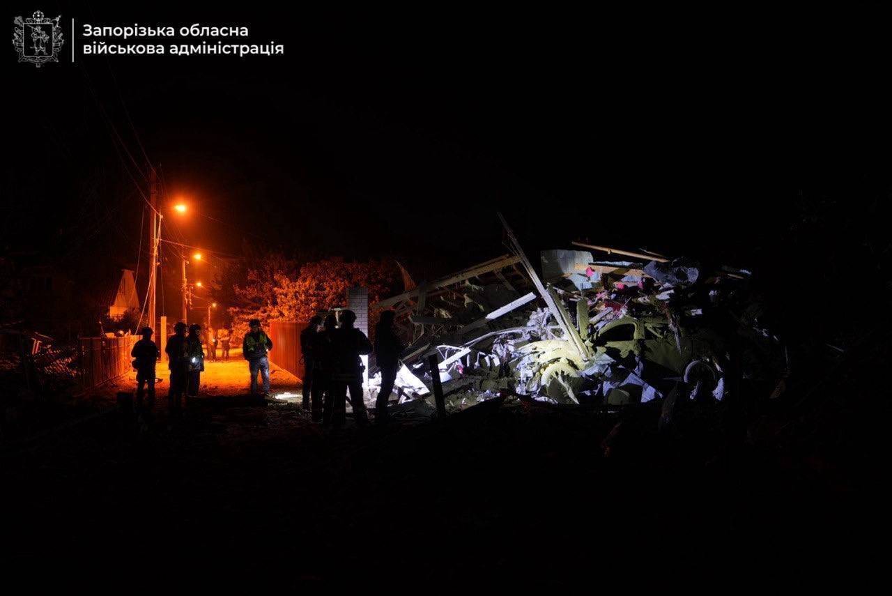 РФ атаковала частный сектор Запорожья: разрушен дом, есть пострадавшие. Фото и видео