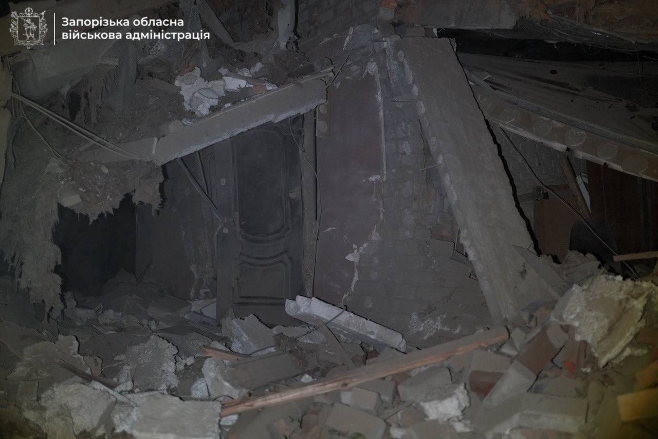 РФ атаковала частный сектор Запорожья: разрушен дом, есть пострадавшие. Фото и видео