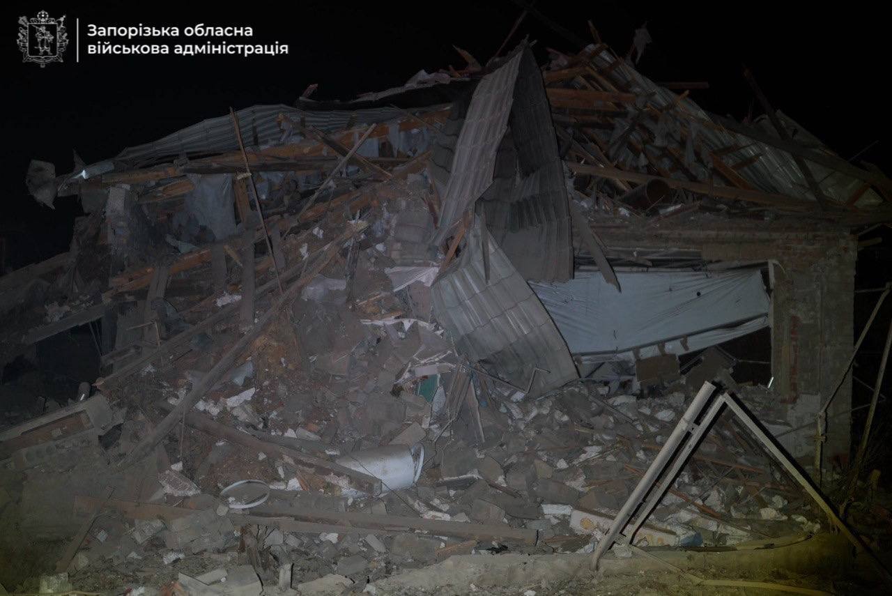 РФ атаковала частный сектор Запорожья: разрушен дом, есть пострадавшие. Фото и видео