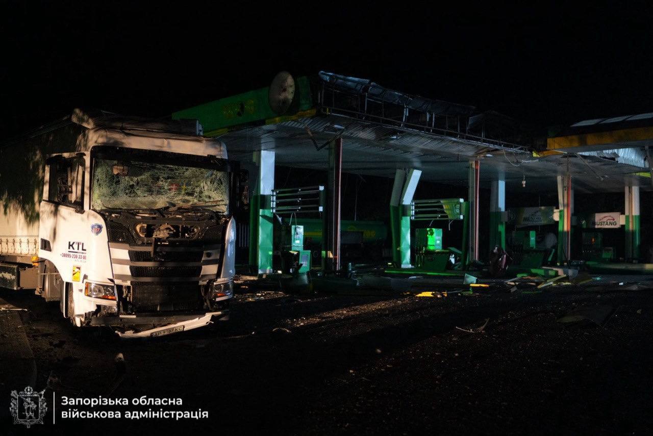 РФ атаковала частный сектор Запорожья: разрушен дом, есть пострадавшие. Фото и видео