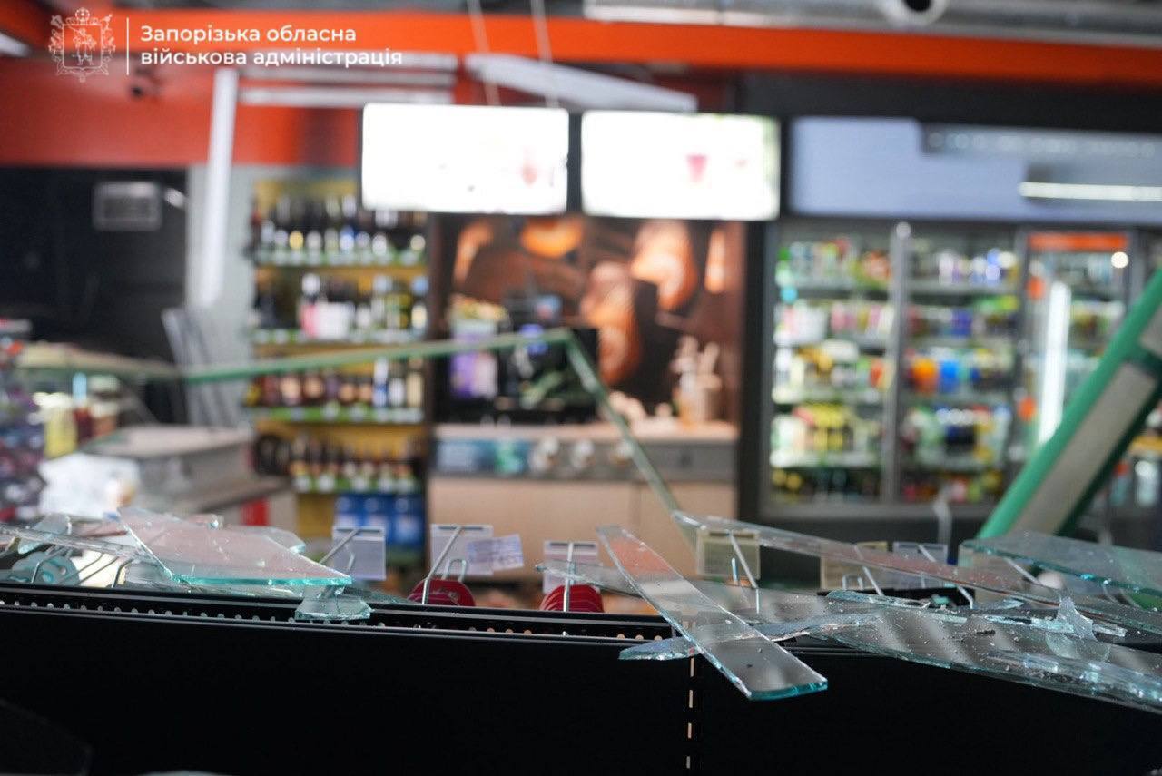 РФ атаковала частный сектор Запорожья: разрушен дом, есть пострадавшие. Фото и видео