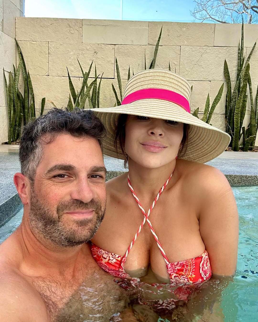 "Сегодня я свободна": звезда "Зачарованных" избавилась от имплантов из груди и раскрыла, почему ее когда-то увеличила