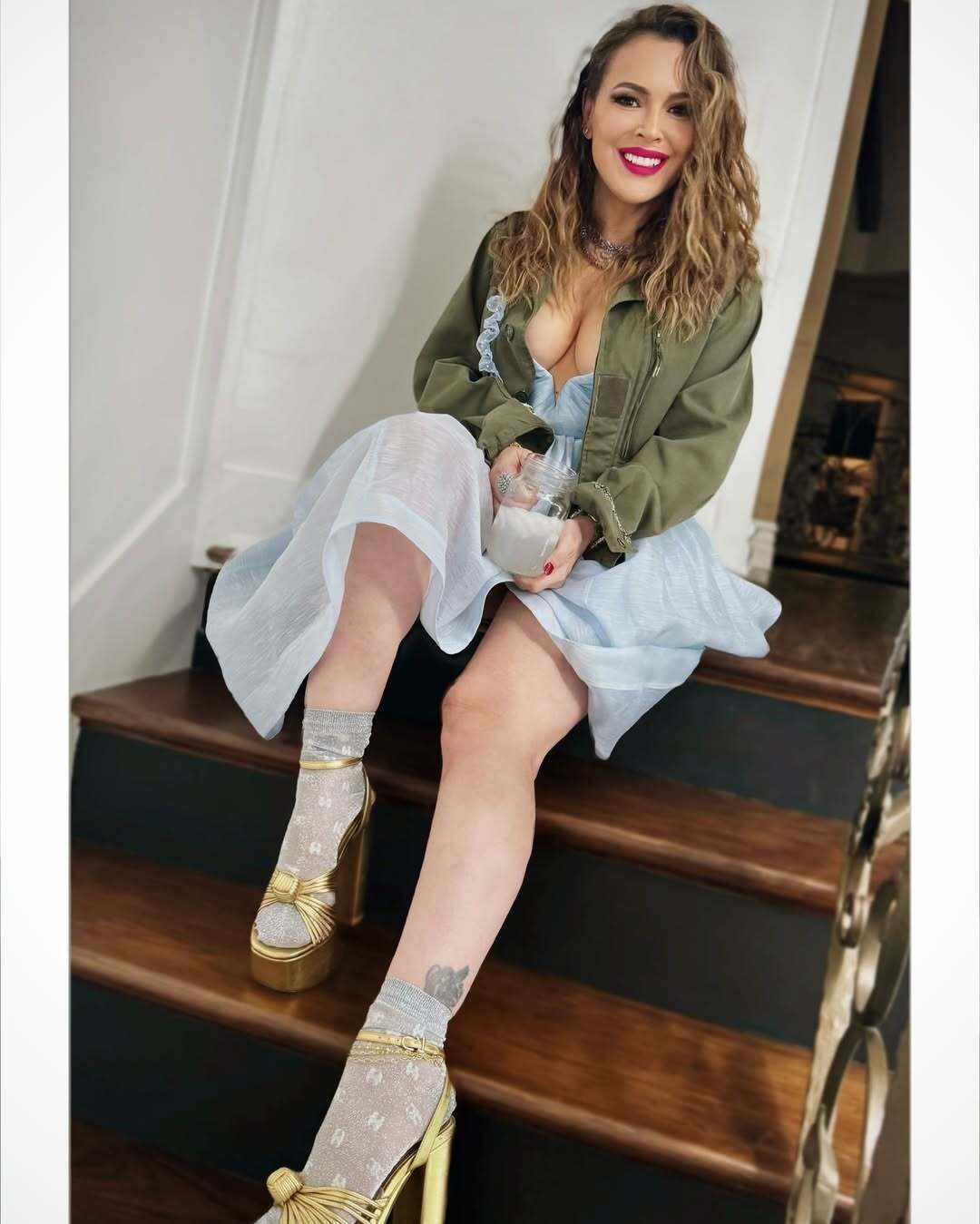 "Сегодня я свободна": звезда "Зачарованных" избавилась от имплантов из груди и раскрыла, почему ее когда-то увеличила