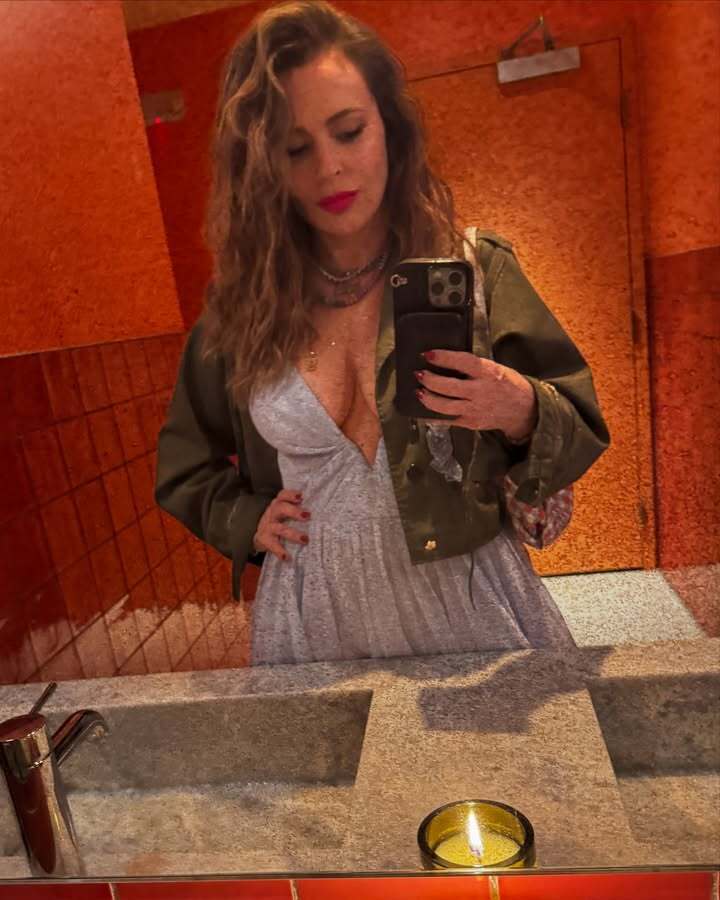 "Сегодня я свободна": звезда "Зачарованных" избавилась от имплантов из груди и раскрыла, почему ее когда-то увеличила