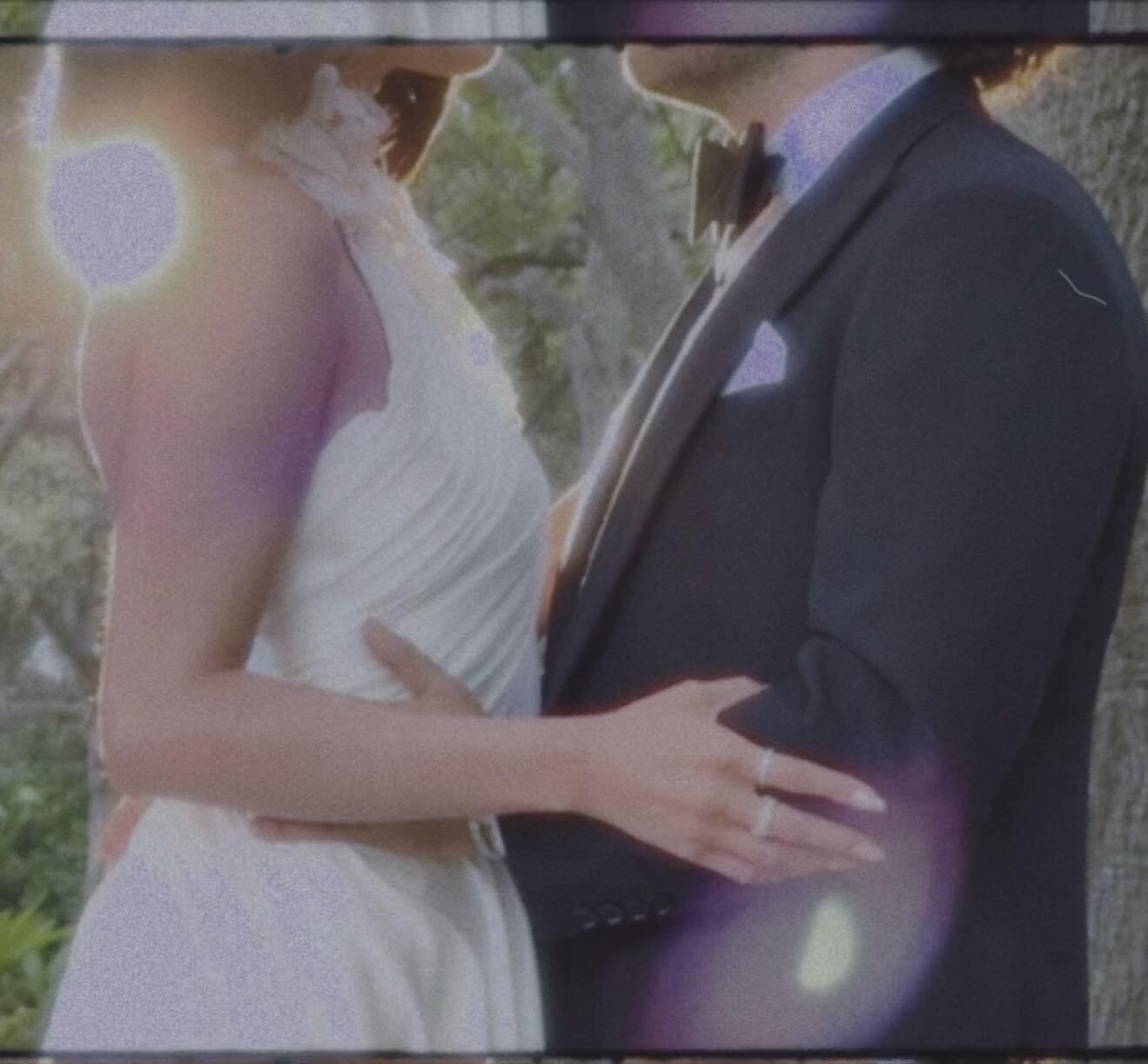 Селена Гомес вийшла заміж: чому її чоловіка-продюсера Бенні Бланко хейтять в мережі. Фото зі скромного весілля