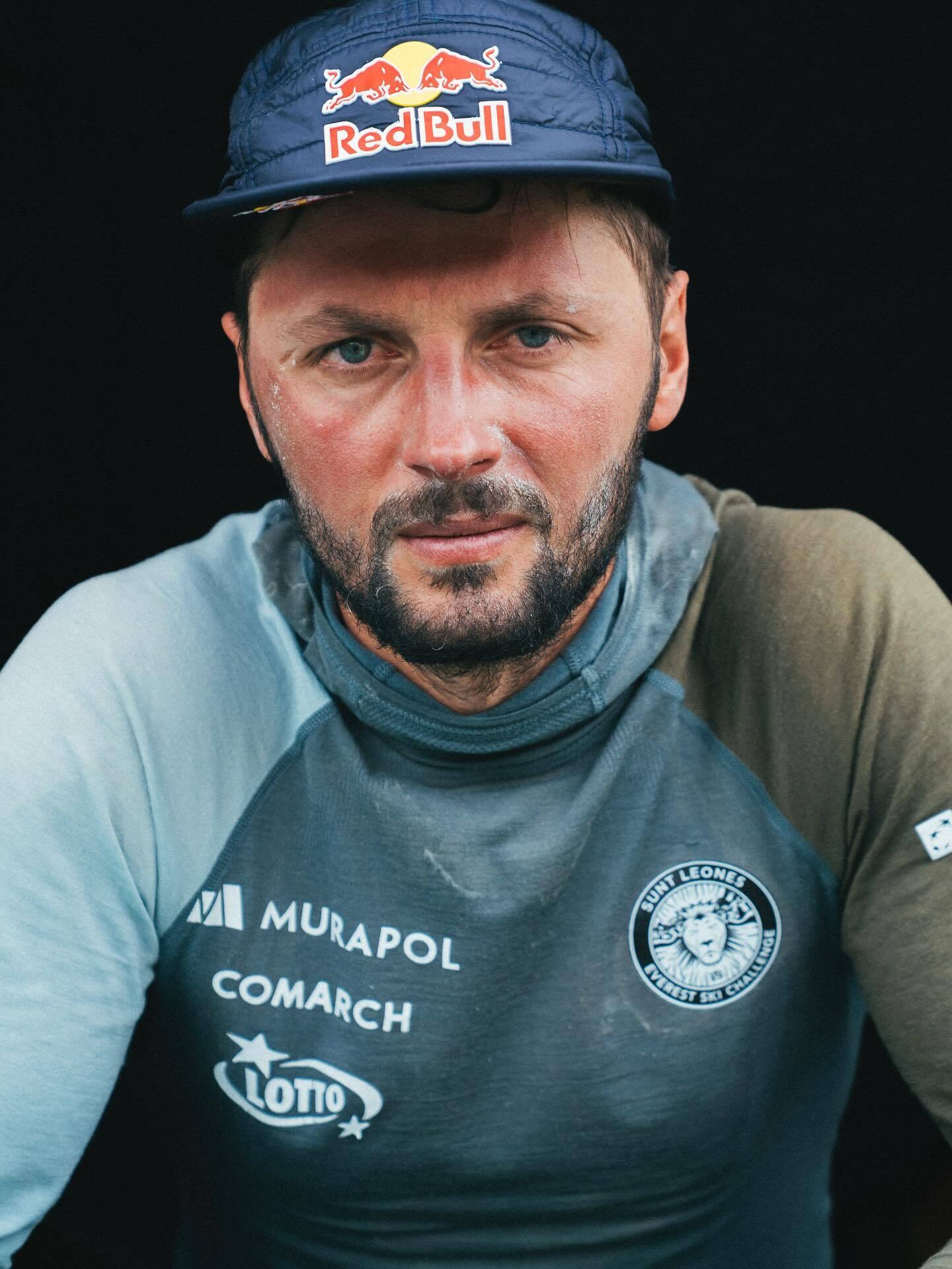 Первый в истории! Альпинист на Эвересте установил уникальный рекорд человечества. Видео