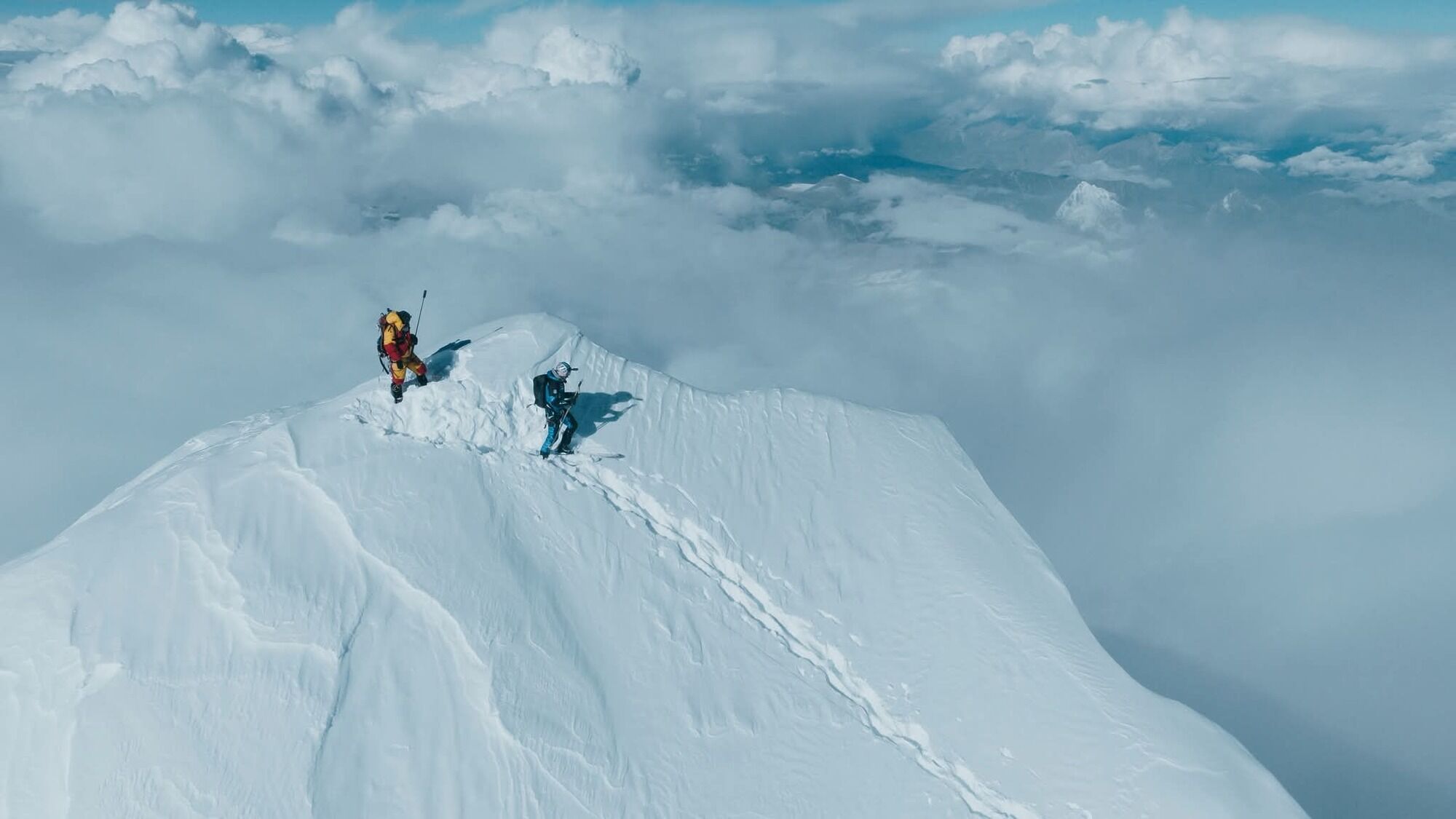 Первый в истории! Альпинист на Эвересте установил уникальный рекорд человечества. Видео