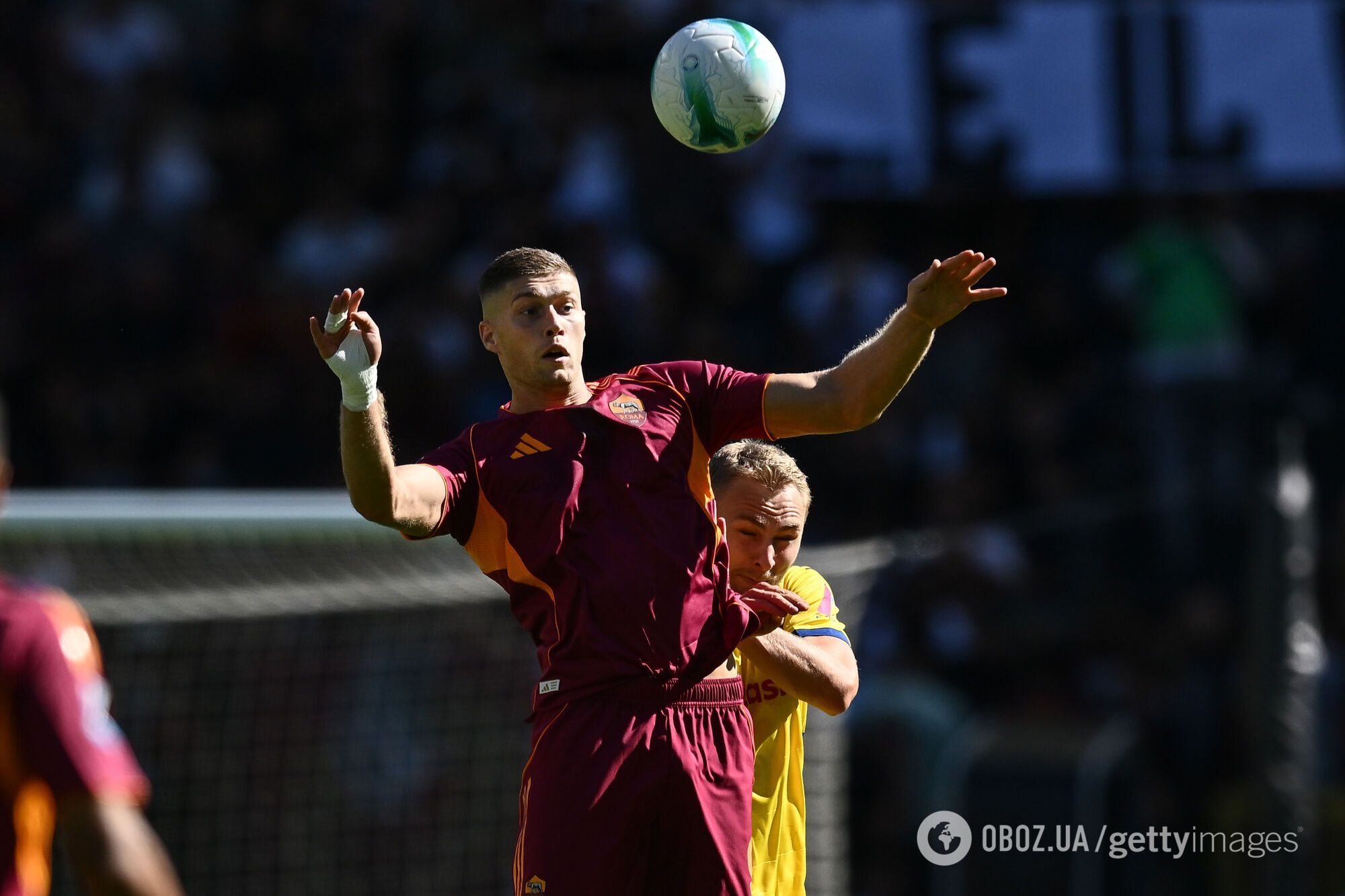 Український футболіст, якого виганяли з "Роми", забив гол і зірвав овації стадіону в Римі. Відео