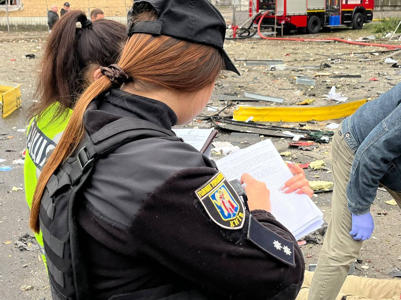 Изуродованы целые микрорайоны, есть раненые спасатели: в МВД рассказали о последствиях воздушной атаки армии РФ на Украину