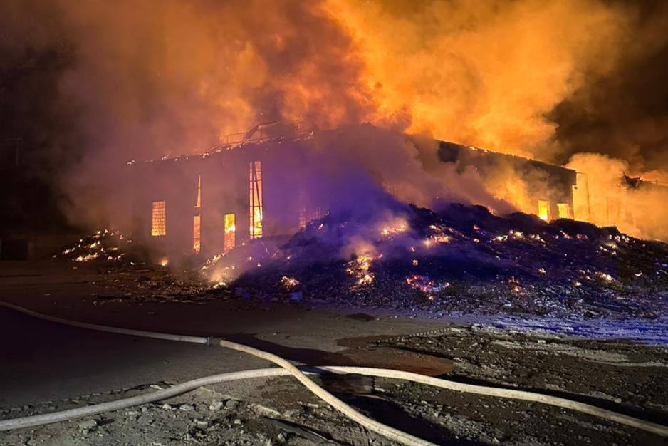 На Одещині окупанти зруйнували цех та склад готової продукції винного заводу: десятки співробітників евакуювали. Фото та відео