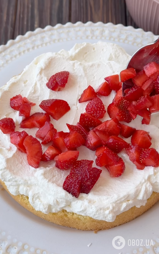 Любимый бисквитный торт королевы Елизаветы ІІ: делимся простым рецептом десерта