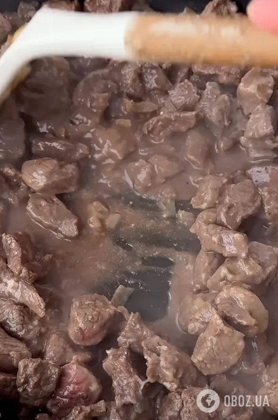 К любому гарниру: сочный мясной гуляш с томатной пастой