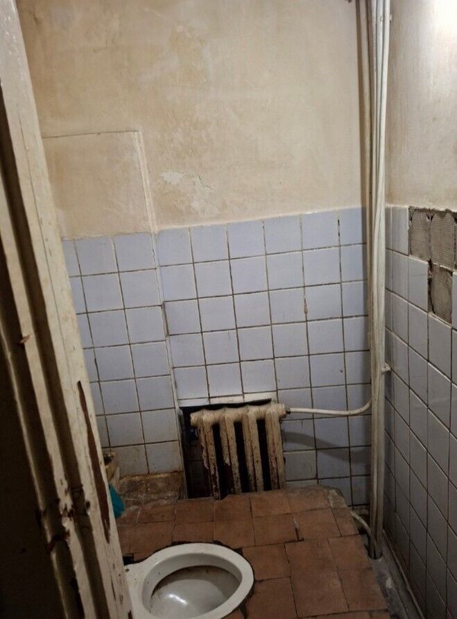 У науковому інституті в центрі Києва розбиті туалети, протікає дах, відсутнє опалення та не працюють ліфти