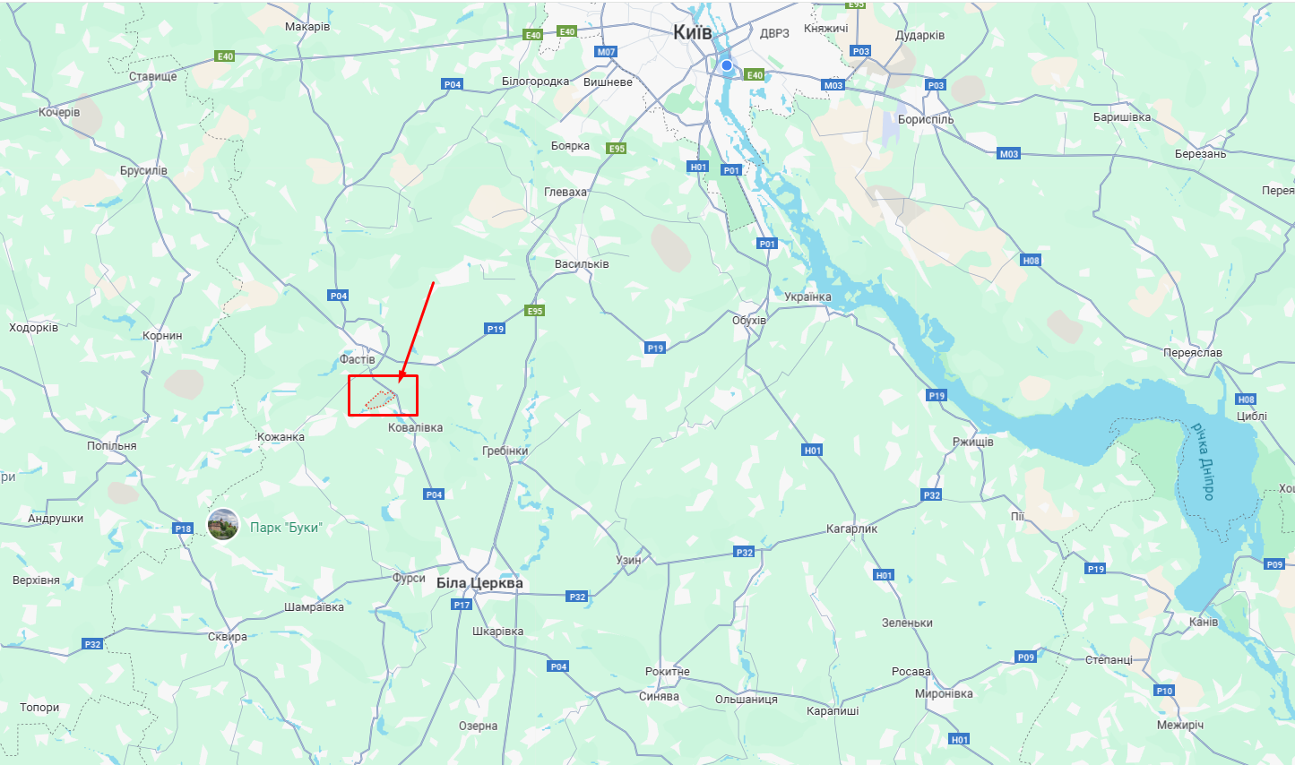 На Київщині сталась ДТП за участі легковика та маршрутки: є загиблий та постраждалі. Фото