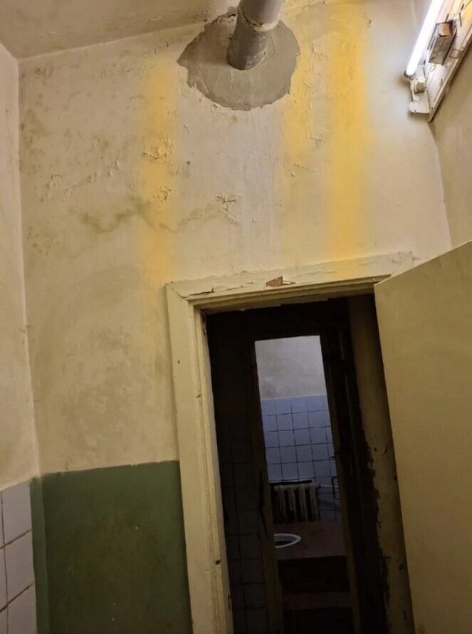 У науковому інституті в центрі Києва розбиті туалети, протікає дах, відсутнє опалення та не працюють ліфти