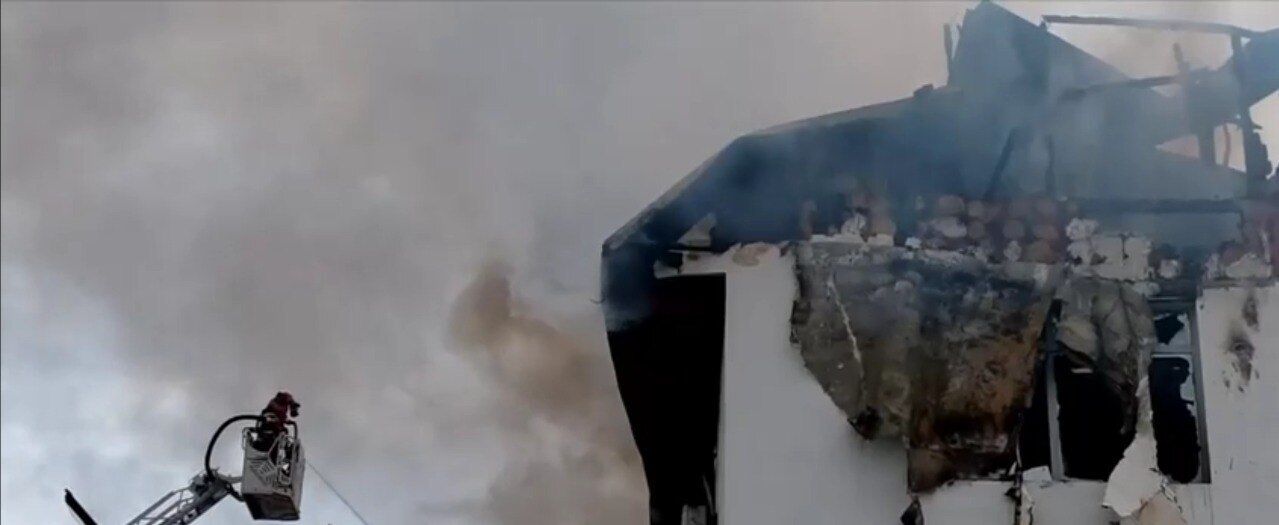 У Румунії сталася потужна пожежа в готелі, загинули двоє людей: з'явились подробиці трагедії. Фото