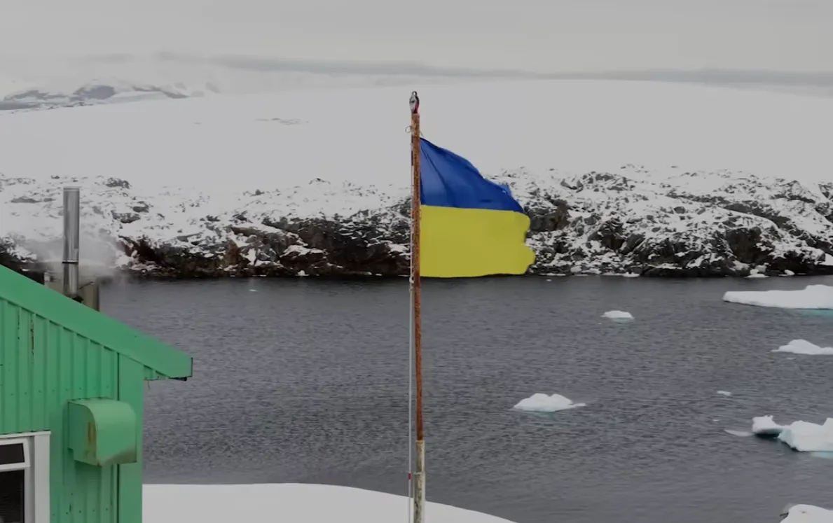 Учительница украинского языка нашла около 20 ошибок в фильме Птушкина ''Антарктида'', который установил несколько рекордов в Украине