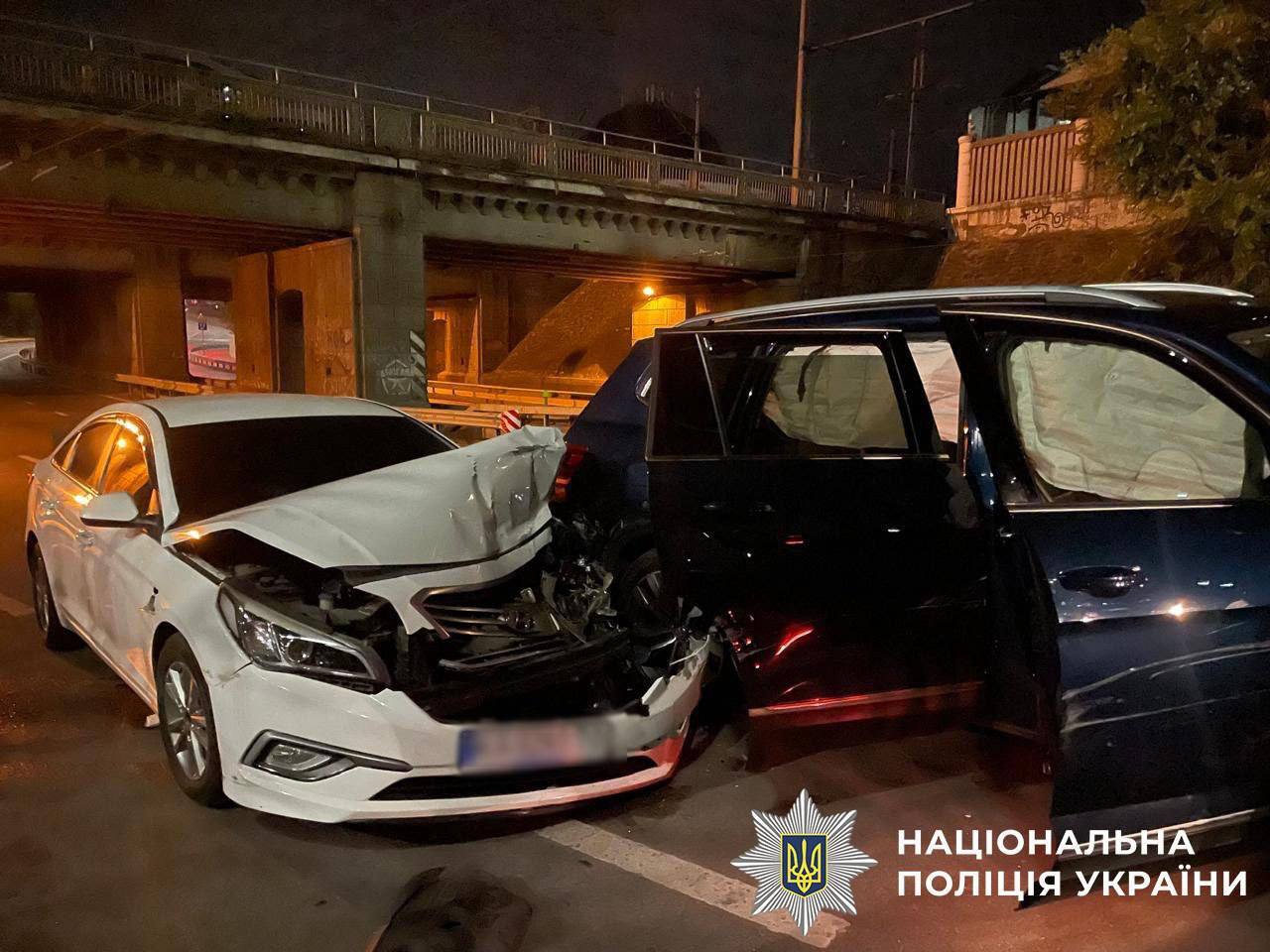 У Києві п’яний водій-іноземець протаранив легковик: є постраждалий. Фото та подробиці