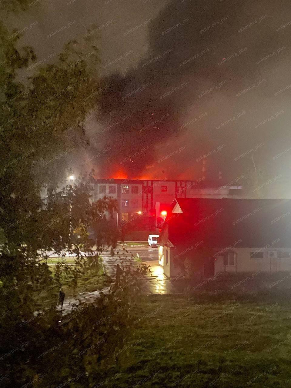 Дроны атаковали Брянщину, поднялся пожар: в сети заявляют о попадании в завод. Фото и видео