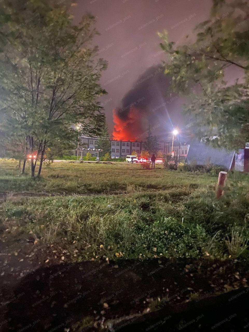 Дроны атаковали Брянщину, поднялся пожар: в сети заявляют о попадании в завод. Фото и видео