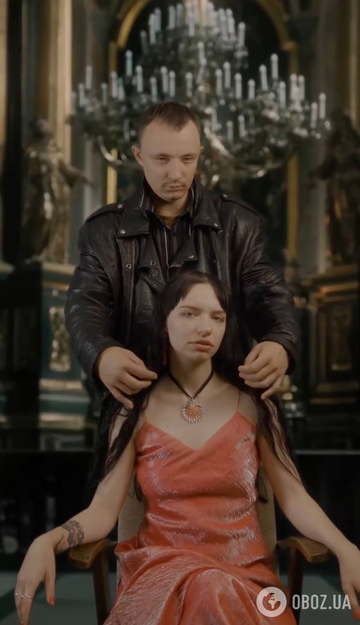 Пародія на Жадана та Соловій, етнічні костюми і народні танці: учасник гурту "Курган&Agregat" зіграв автентичне весілля