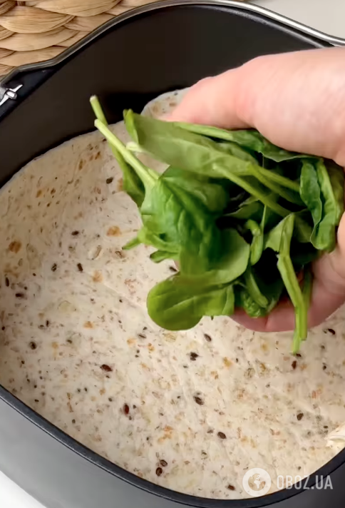 Корисний і смачний омлет у лаваші за 5 хвилин: готується страва в духовці