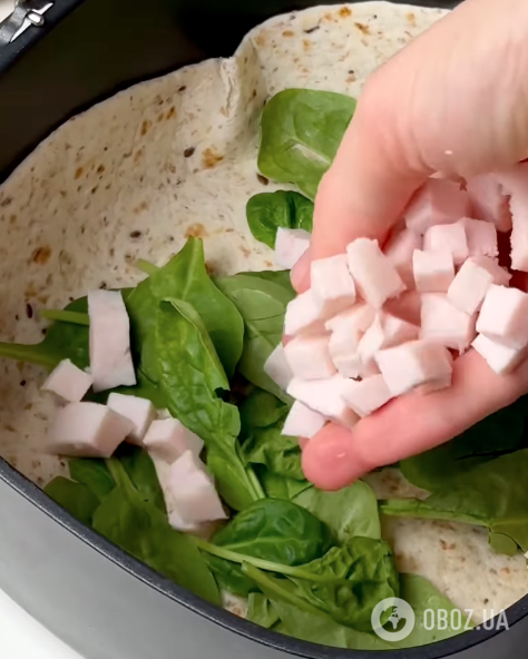 Корисний і смачний омлет у лаваші за 5 хвилин: готується страва в духовці